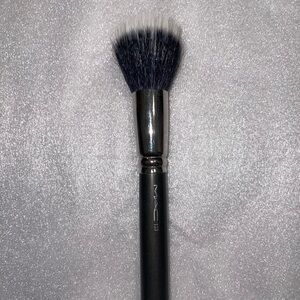 MAC Brush 187